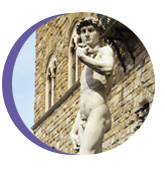 foto di Firenze racchiusa in cerchio con dettaglio del Davide di Michelangelo presente in piazza della Signoria